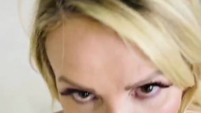 Nikki Benz Rewards Isaiah For Helping with Her IPhone Onlyfans 